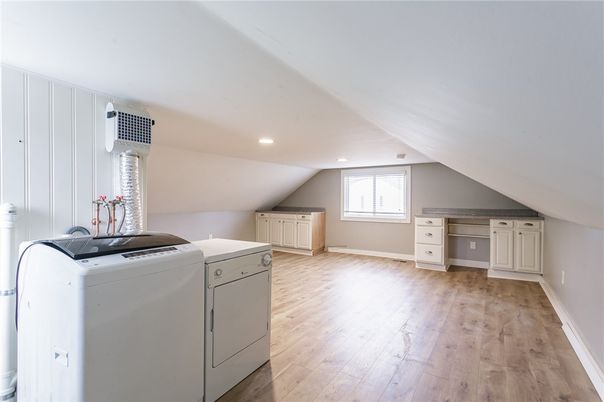 Interior, Recessed Lighting, Washer, Wood Texture Flooring
