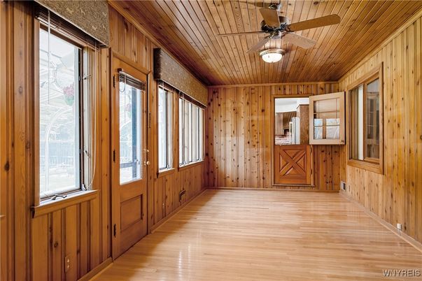 Empty room, Interior, Wooden Ceilings, Wood Texture Flooring, Wooden Walls