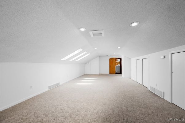 Empty room, Interior, Recessed Lighting