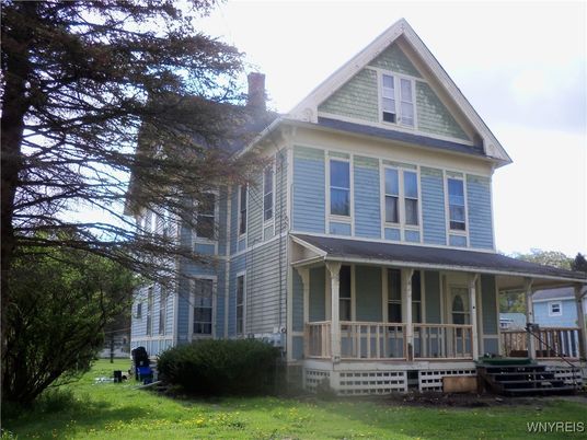 Exterior, Facade, Queen Anne Victorian