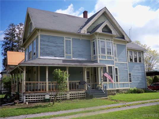 Exterior, Facade, Queen Anne Victorian