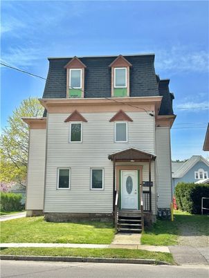 Exterior, Facade, Queen Anne Victorian