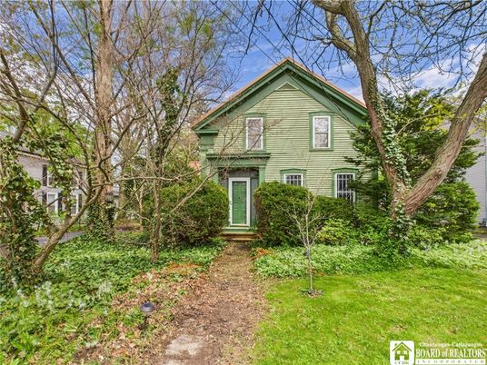 Backyard, Exterior, Facade, Queen Anne Victorian