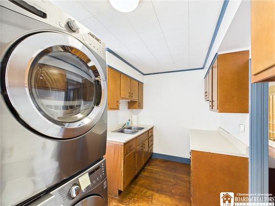 Interior, Kitchen, Washer, Wood Texture Flooring