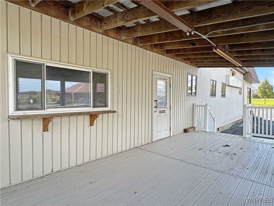 Exterior, Wooden Beams