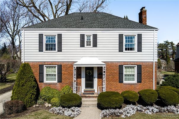 Exterior, Facade, Brick Facade, Georgian