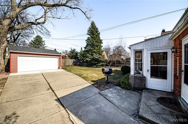 Detached Garage, Exterior