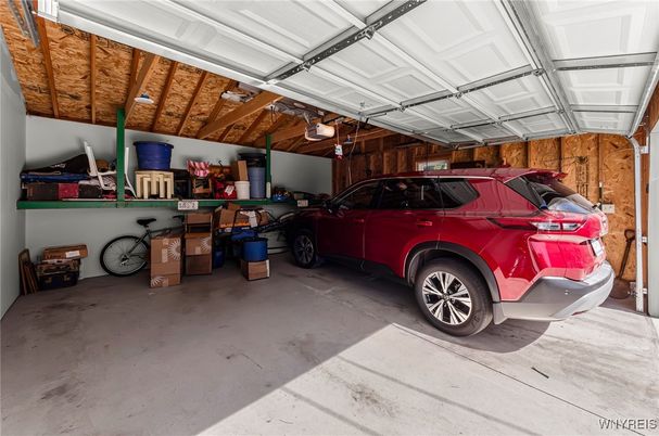 Garage, Interior, Wooden Beams