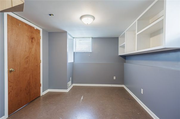 Empty room, Interior