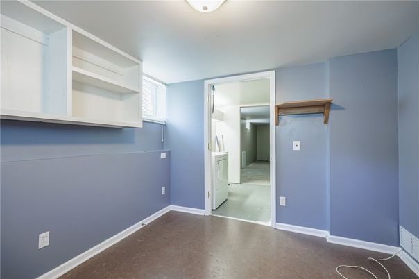 Empty room, Interior