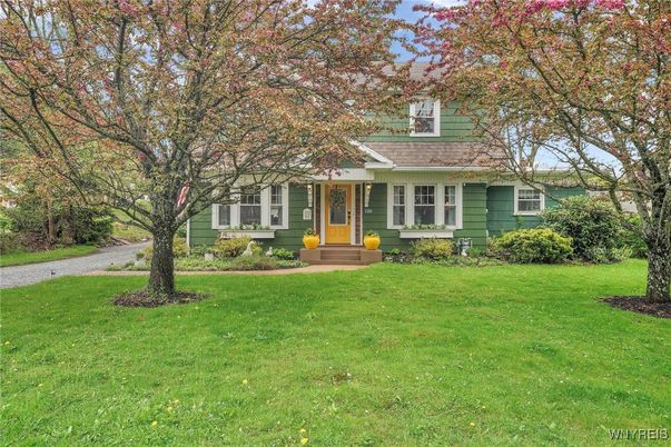 Exterior, Facade, Cape Cod