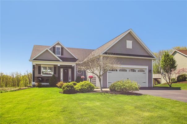 Attached, Exterior, Facade, Ranch