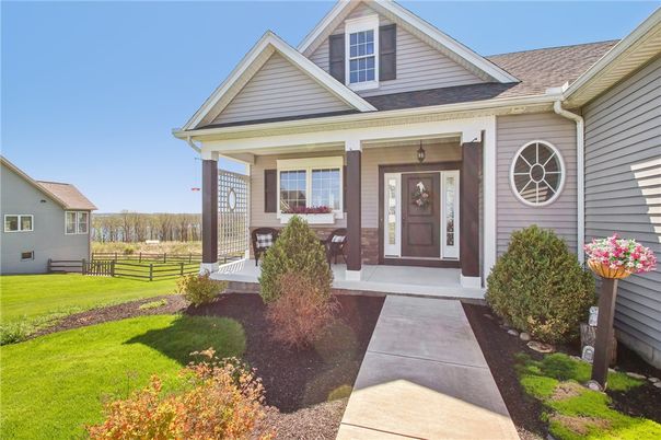 Exterior, Facade, American Craftsman