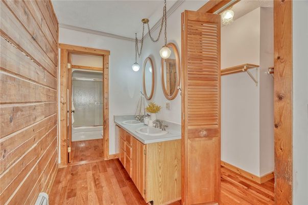 Bathroom, Interior, Pendant Lights, Wood Texture Flooring