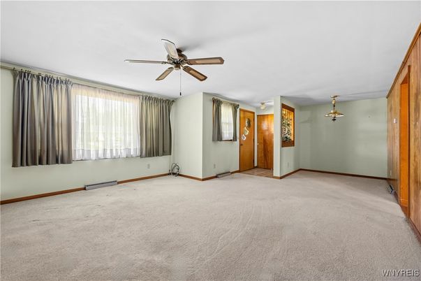 Empty room, Interior