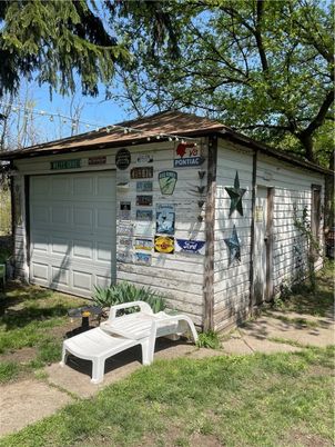 Detached Garage, Exterior