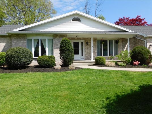 Exterior, Facade, Brick Facade, Ranch