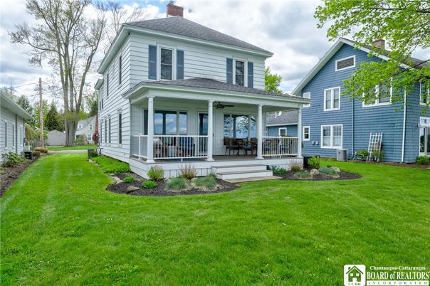 Backyard, Exterior, Facade, Queen Anne Victorian