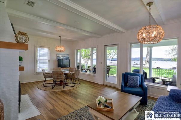 Chandelier, Dining room, Interior, Living room, Pendant Lights, Wood Texture Flooring