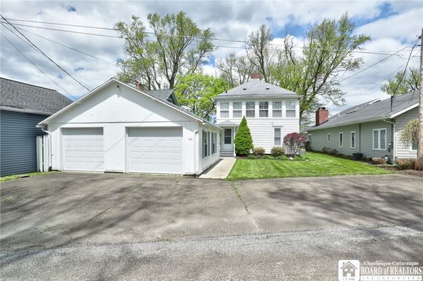 Attached, Exterior, Facade, Ranch