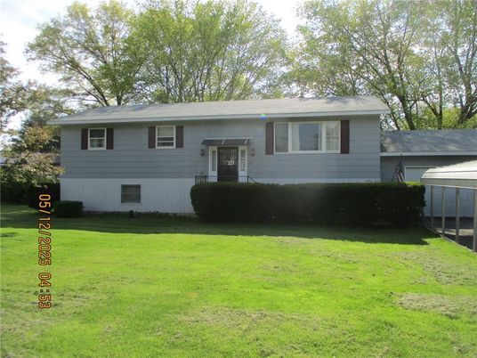 Backyard, Exterior, Facade, Raised Ranch