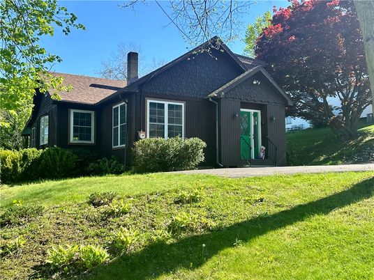 Backyard, Exterior, Facade, Ranch