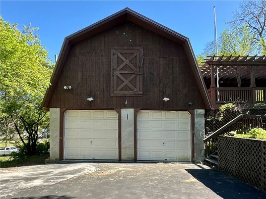 Detached Garage, Exterior