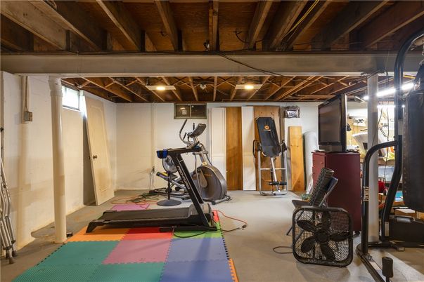 Fitness Equipment, Interior, Wooden Beams