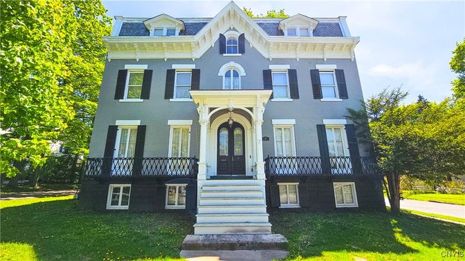 Exterior, Facade, Georgian