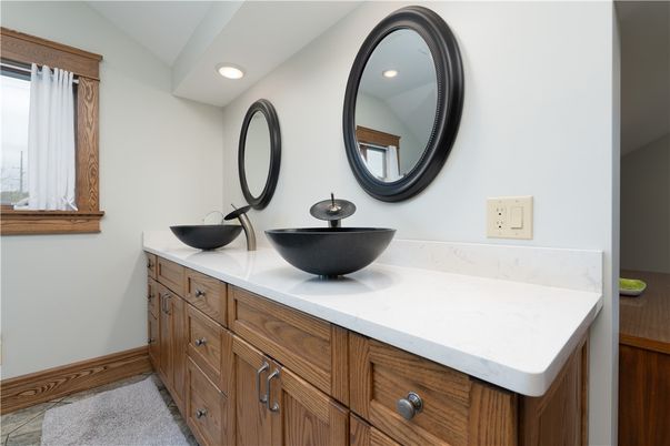 Bathroom, Dual Sink Vanities, Interior, Recessed Lighting
