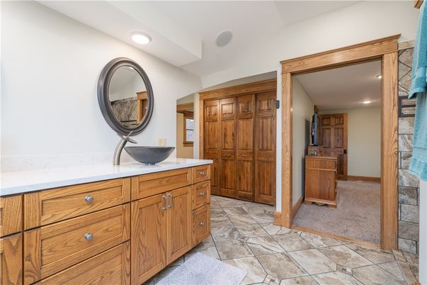 Bathroom, Dual Sink Vanities, Interior, Recessed Lighting