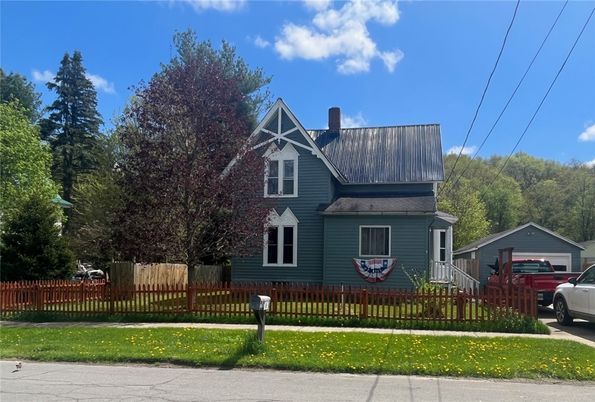 Exterior, Facade, Queen Anne Victorian