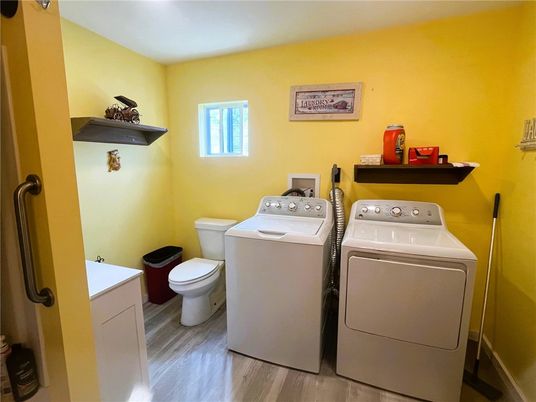 Interior, Utility Closets, Washer, Wood Texture Flooring