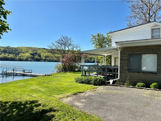 Exterior, Lake