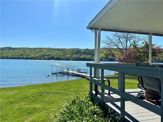 Exterior, Lake