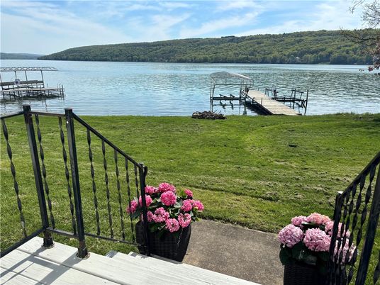 Exterior, Lake