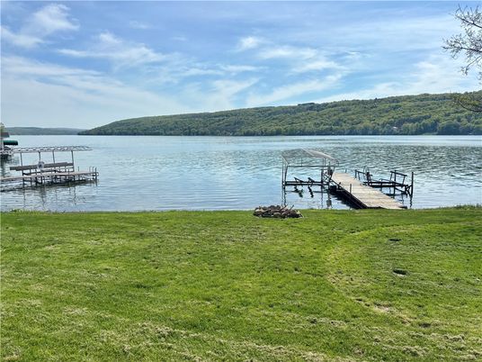 Exterior, Lake