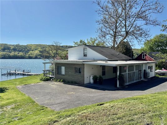 Exterior, Lake