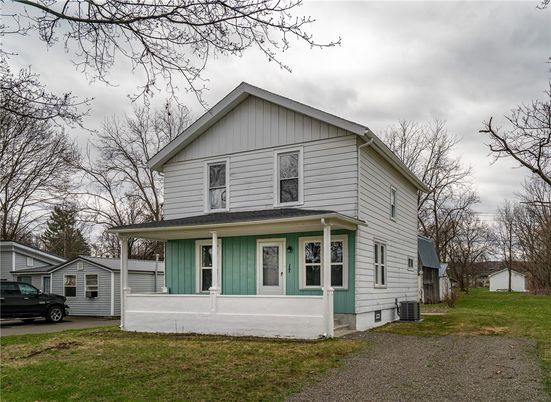 Exterior, Facade, Farmhouse