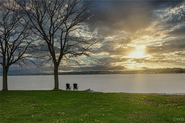 Exterior, Lake