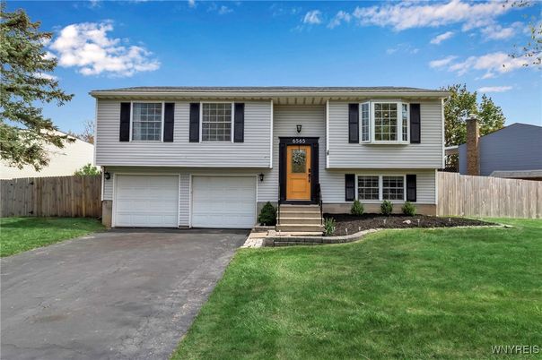 Attached, Exterior, Facade, Raised Ranch