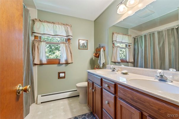 Bathroom, Dual Sink Vanities, Interior