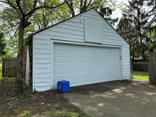 Detached Garage, Exterior