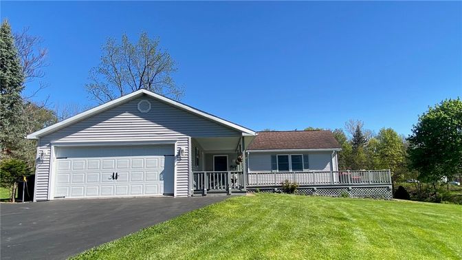 Attached, Exterior, Facade, Ranch