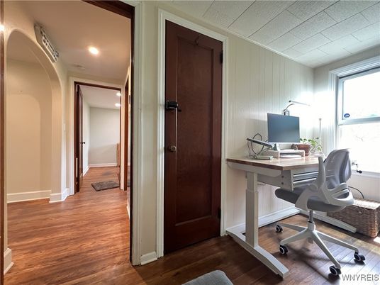 Home Office, Interior, Recessed Lighting, Wood Texture Flooring