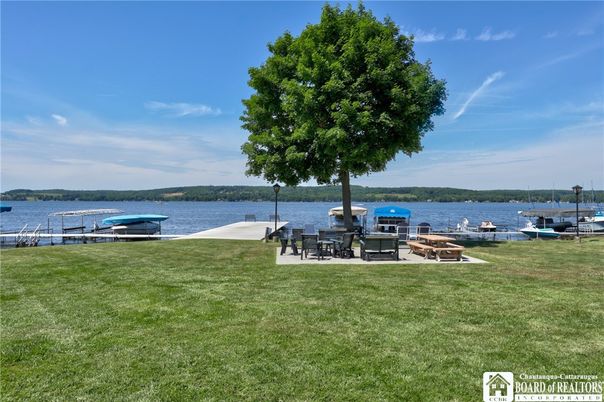 Exterior, Lake