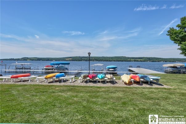Exterior, Lake