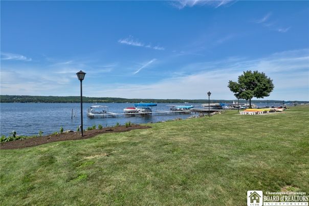 Exterior, Lake