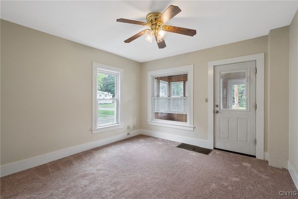 Empty room, Interior