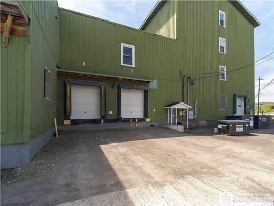 Attached, Exterior, Facade, None